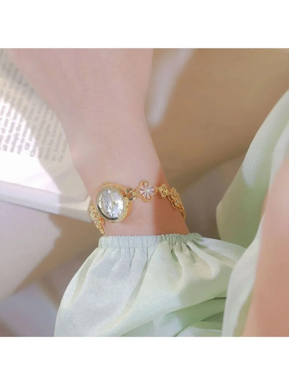 Women's Gold White Analog Quartz Vintage Hollow Four Leaf Chain Bracelet Watch